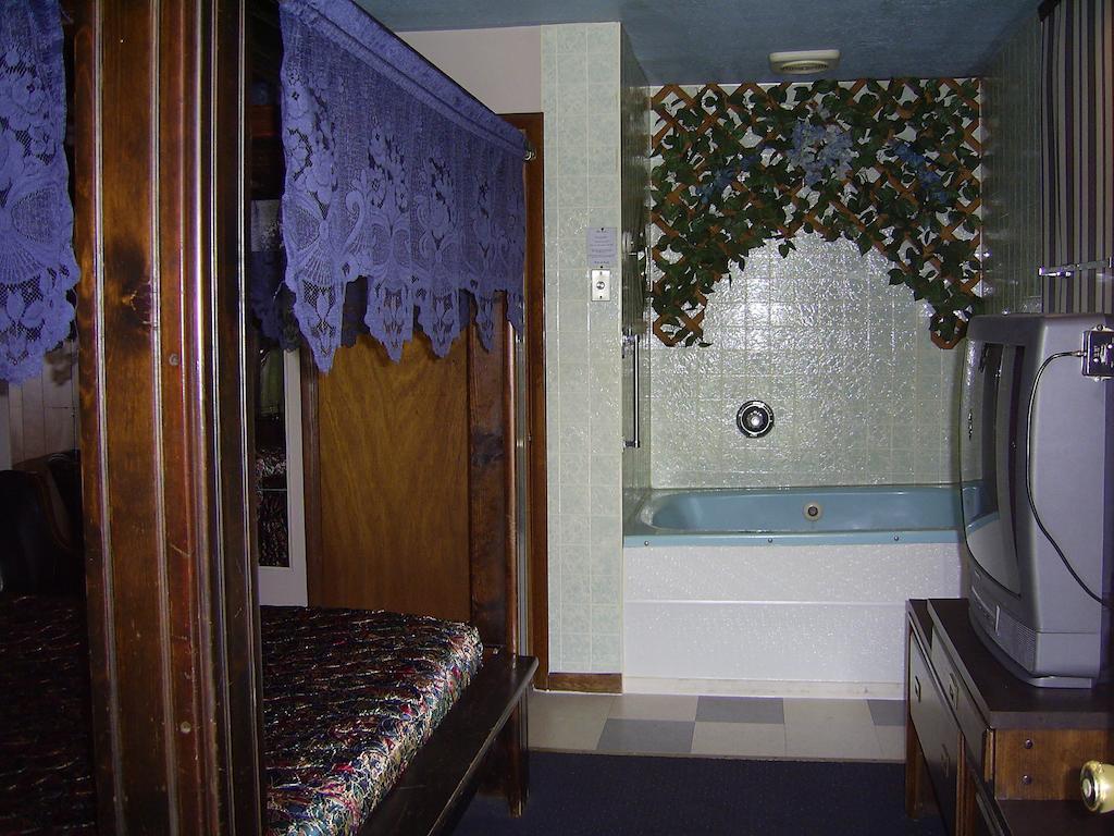 Cedar Grove Motel Altoona Buitenkant foto
